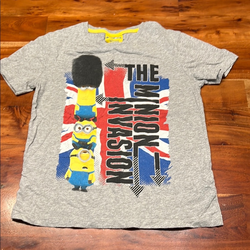 Gray Minions British Invasion Graphic Kids T-Shirt Size 9-10Y